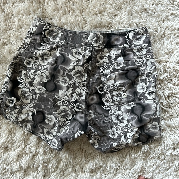 Ladies Ripcurl board shorts size 6 - Picture 3 of 4
